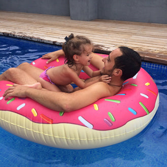 Flotador donut gigante chocolate rosa
