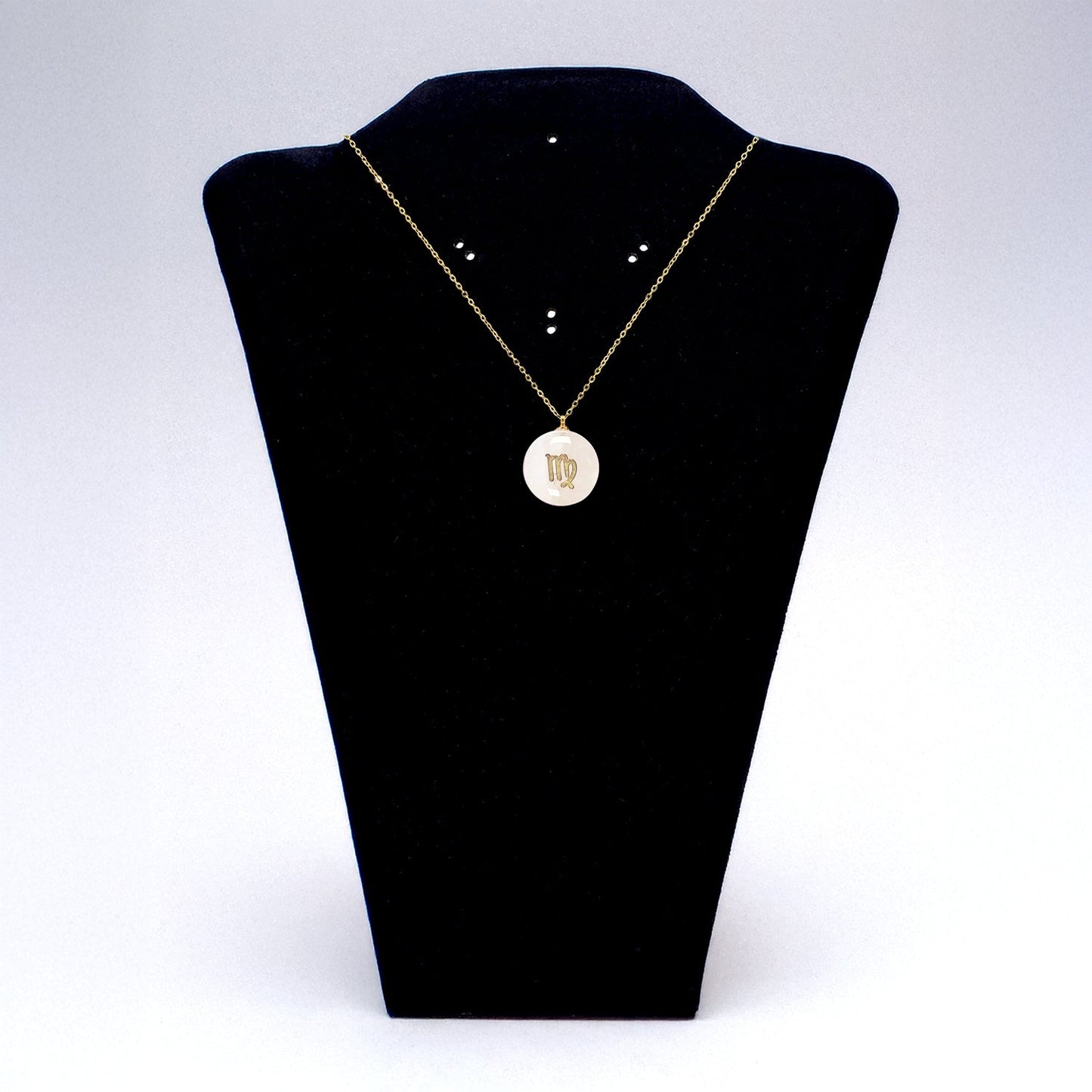 Collar bañado en oro 18K con colgante de piedra natural y signo del Zodíaco