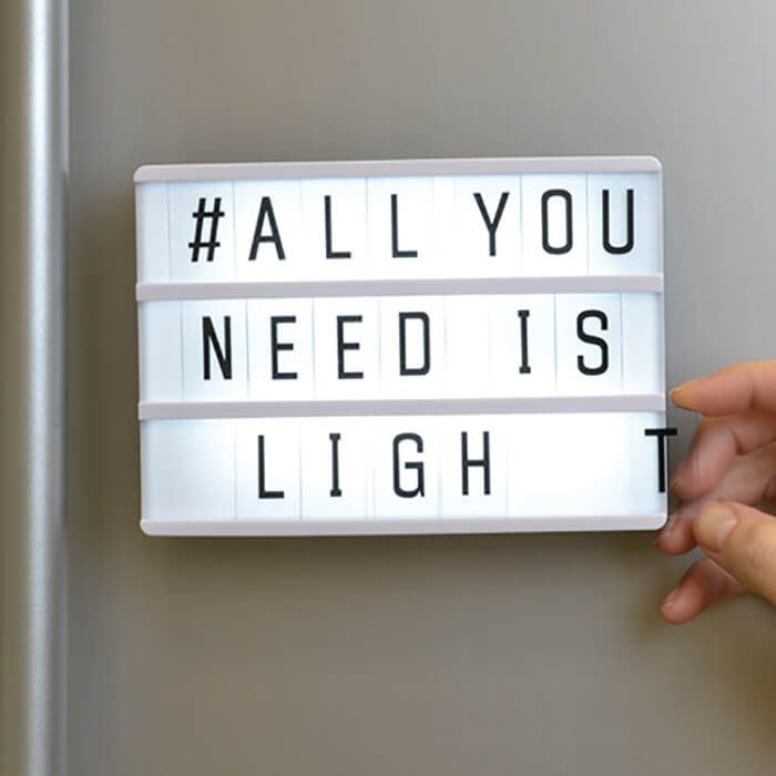 Caja magnética luminosa A6 con mensajes personalizados