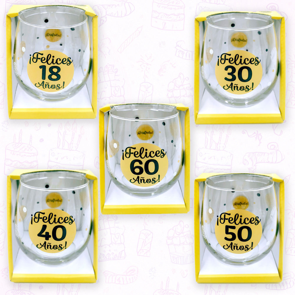 Vasos de feliz cumpleaños con números de las edades