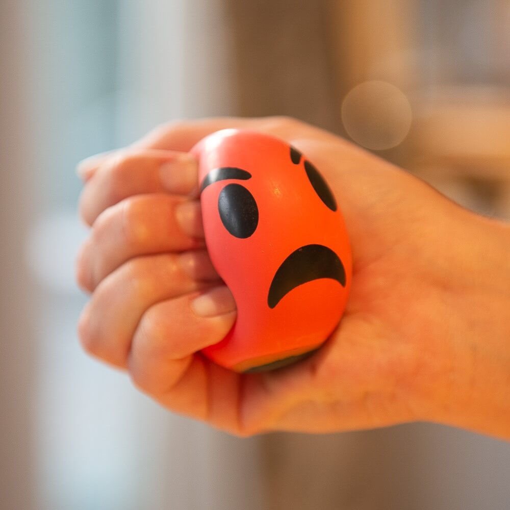 Pelota antiestrés emoticono enfadado