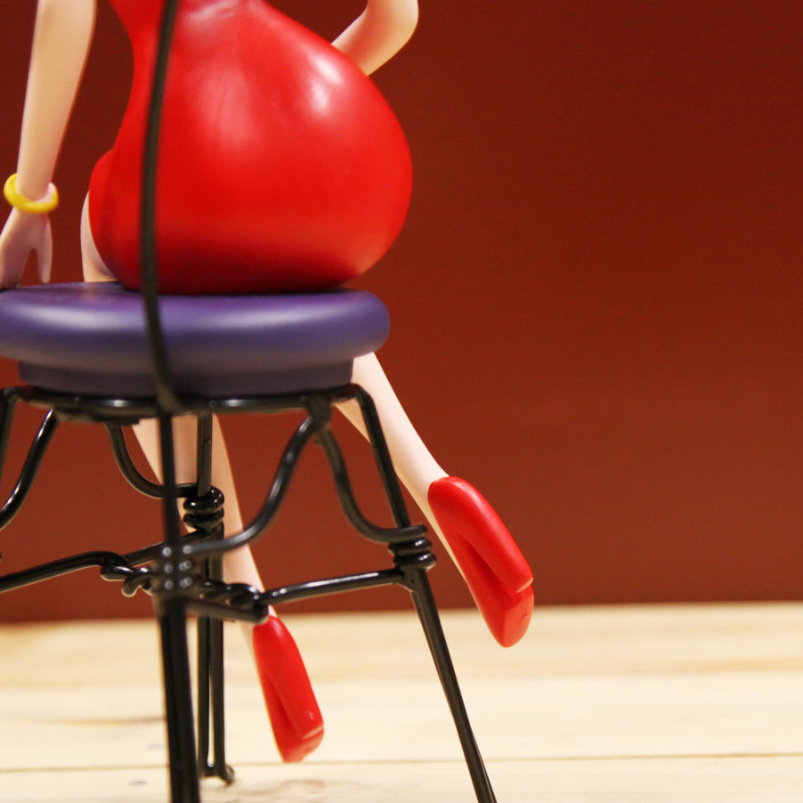 Figura Betty Boop sentada en silla - Wakabanga