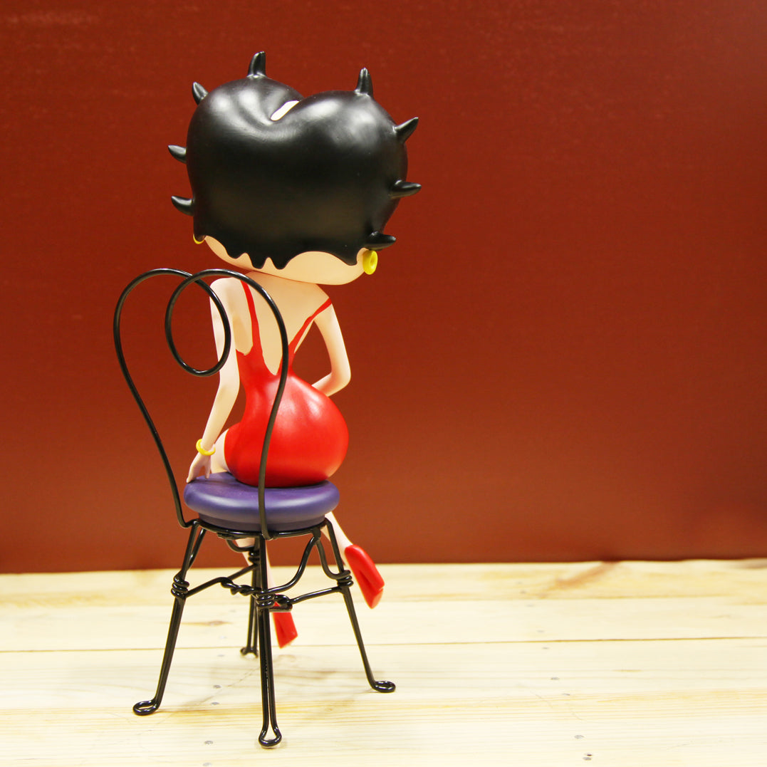 Figura Betty Boop sentada en silla - Wakabanga