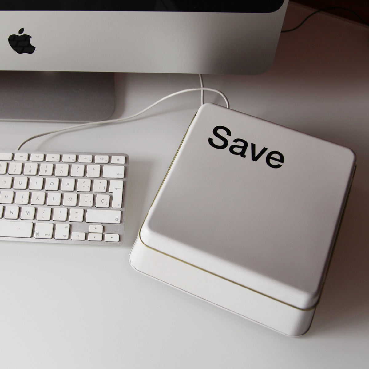 Caja de metal tecla Save
