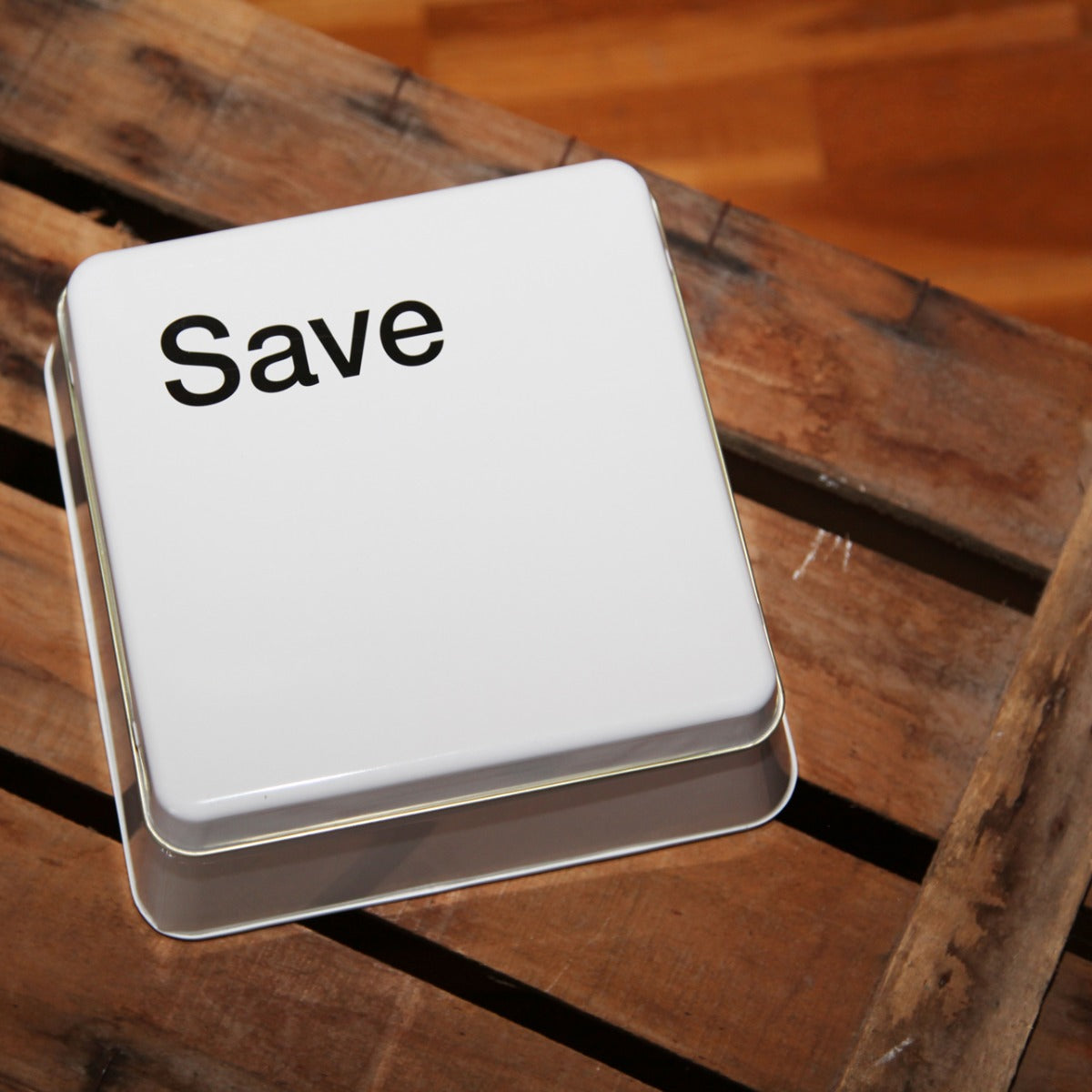 Caja de metal tecla Save