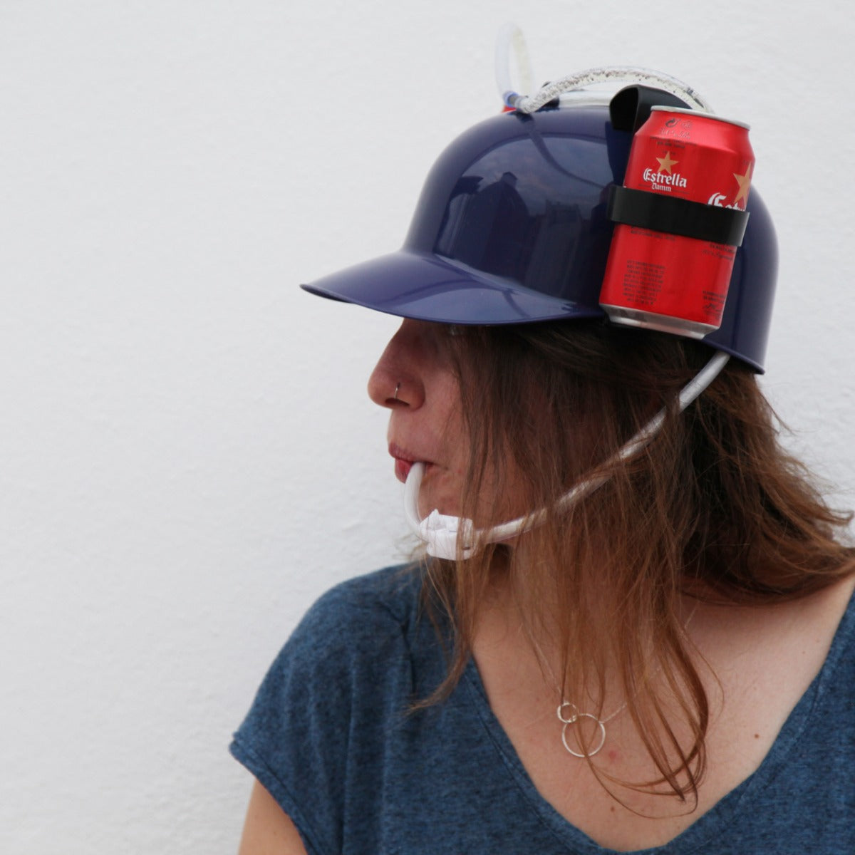 Casco con soporte para bebidas