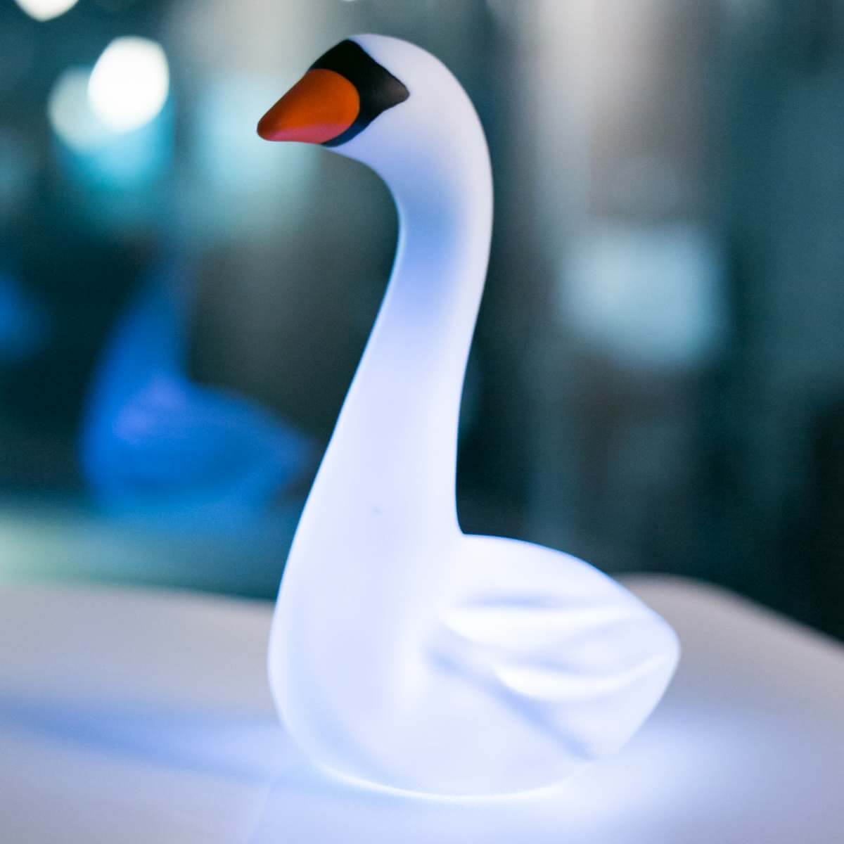 Lámpara ambiental Cisne cambia de color