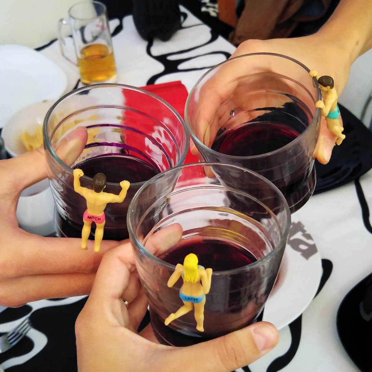 Marcadores para bebidas chicas en Bikini