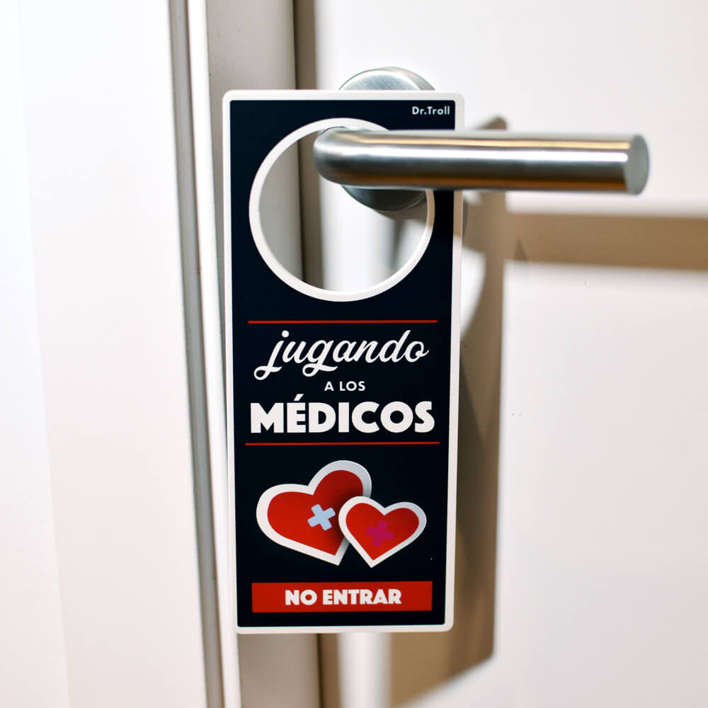 Poming Jugando a los Médicos