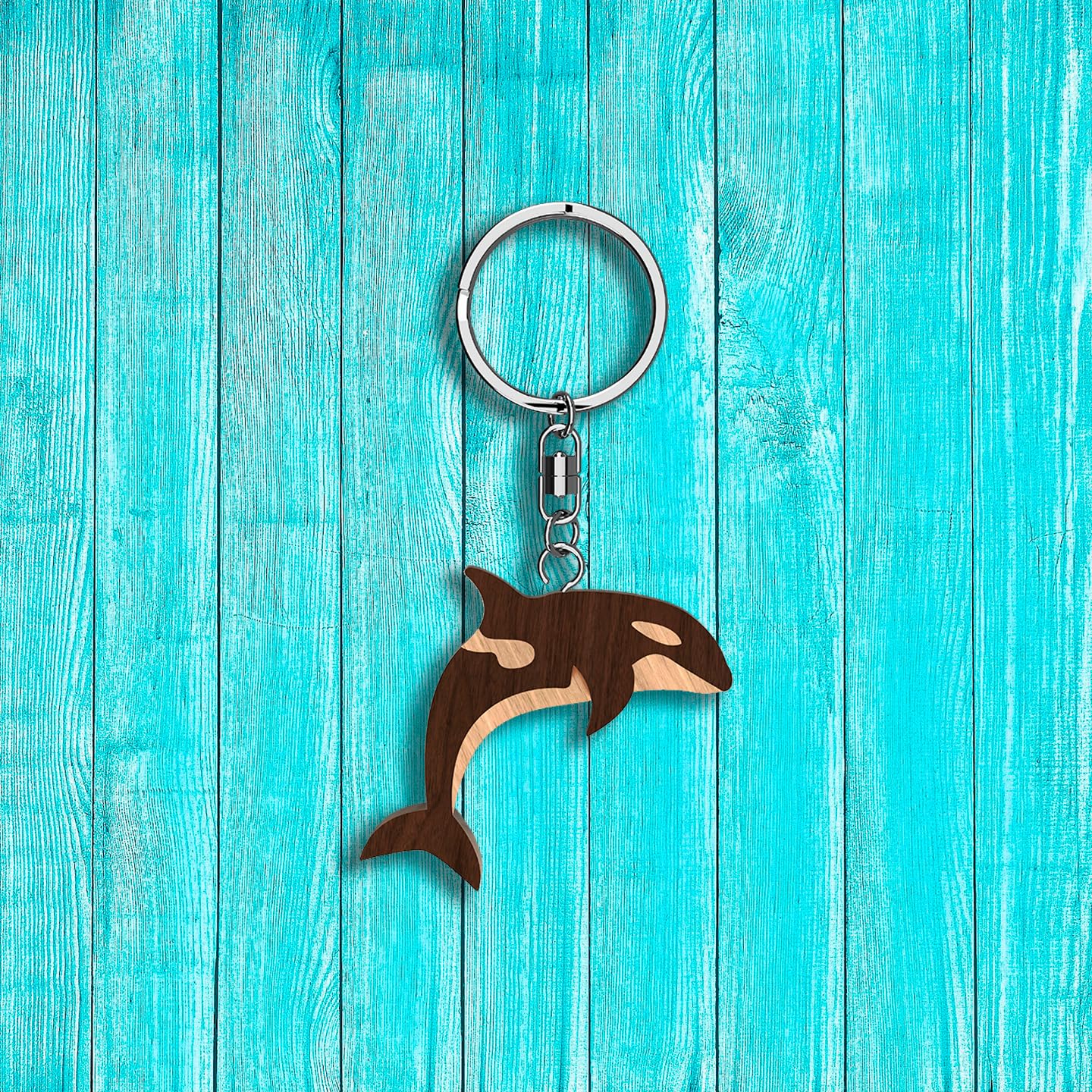 Llavero de madera con forma de Orca
