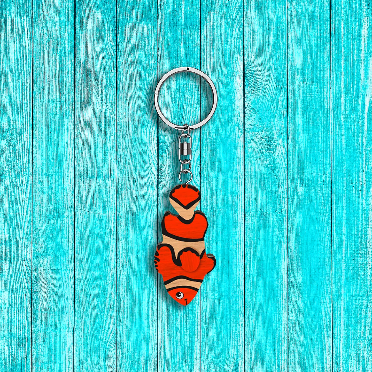 Llavero de madera con forma de Pez Payaso