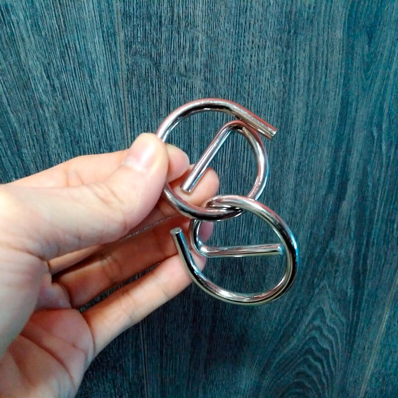 Puzzle de nudos de metal