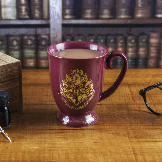 Taza escuela Hogwarts de Harry Potter con estilo clásico
