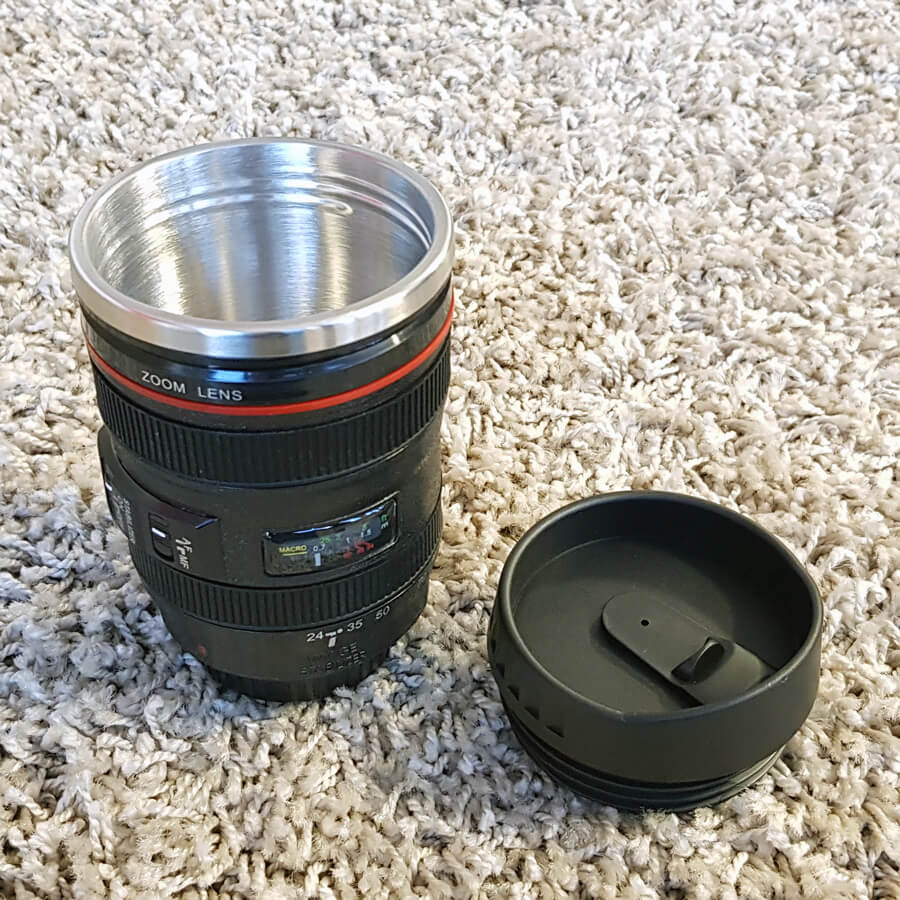 Taza objetivo de cámara de color negro
