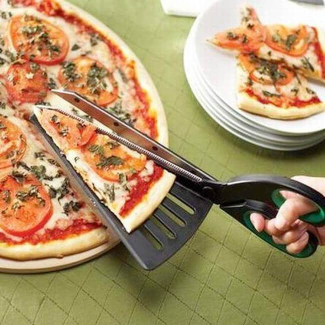 Tijeras para pizza con espátula