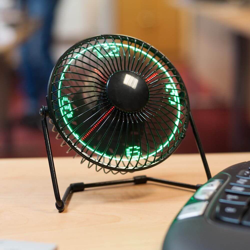 Ventilador de escritorio con reloj LED