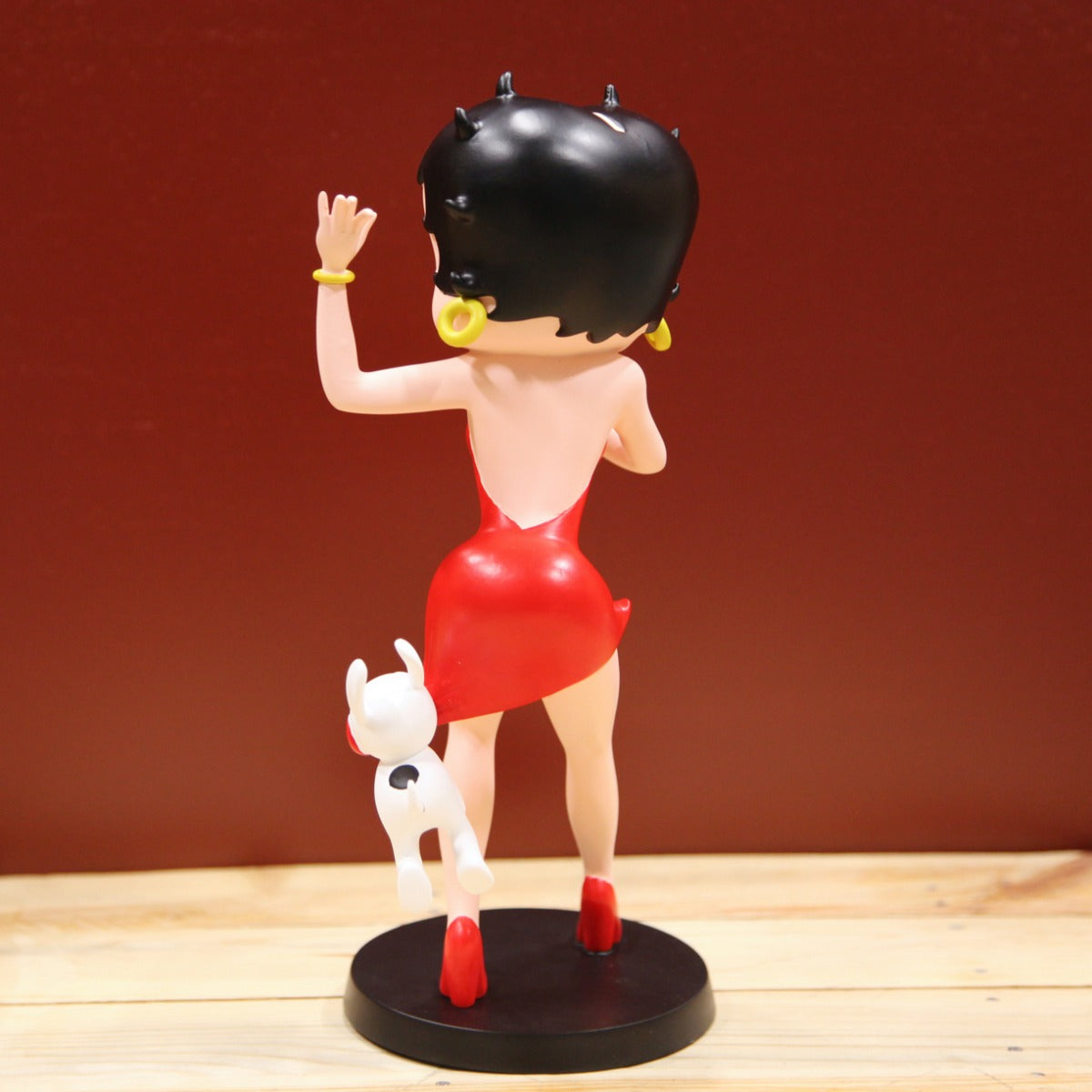Figura Betty Boop paseando perrito - Wakabanga